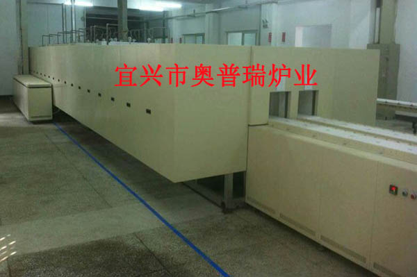 推板式高溫?zé)Y(jié)隧道窯2.jpg 推板式高溫?zé)Y(jié)隧道窯2.jpg